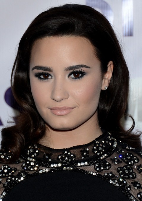 Demi Lovato Hairstyles: Retro Curls