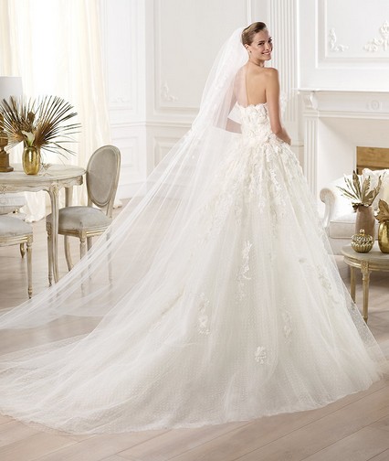 A Collection Of Breath Taking Elie Saab Wedding Gowns For 2014