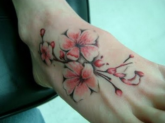 女性のための足の入れ墨のデザイン：足の桜の木の花の入れ墨