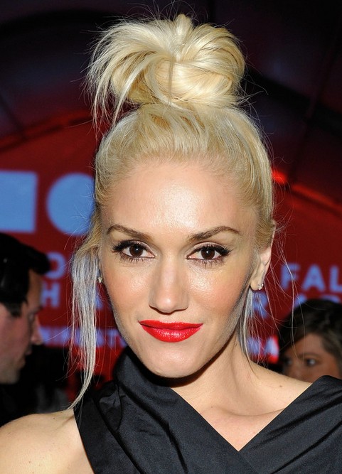 Gwen Stefani Long Hairstyle: Blonde Knot