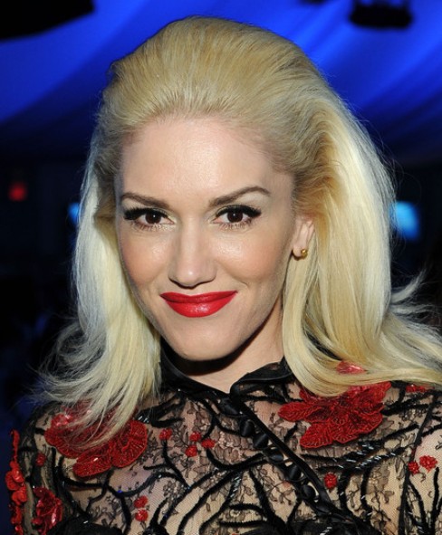 Gwen Stefani Long Hairstyle: Retro Hairstyle for Party