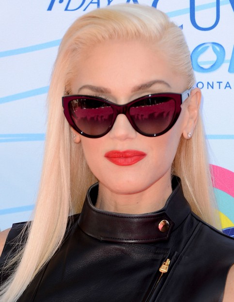 Gwen Stefani Long Hairstyle: Side-Swept