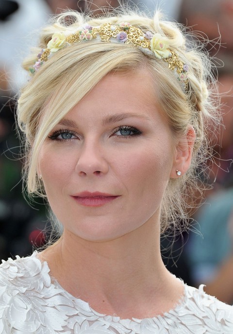Kirsten Dunst Hairstyles: Gorgeous Bobby Pinned Updo