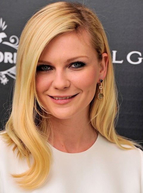 Kirsten Dunst Hairstyles: Pretty Long Side-parted Hairstyle