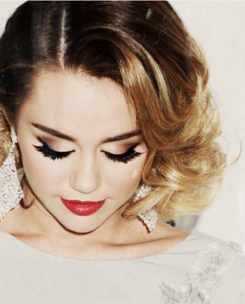 Miley Cyrus Hairstyles: Gorgeous Curls