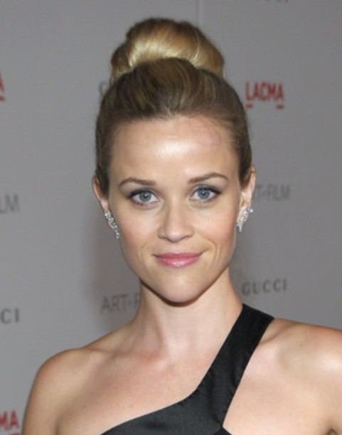 Reese Witherspoon Updo Hairstyle: Classic Bun