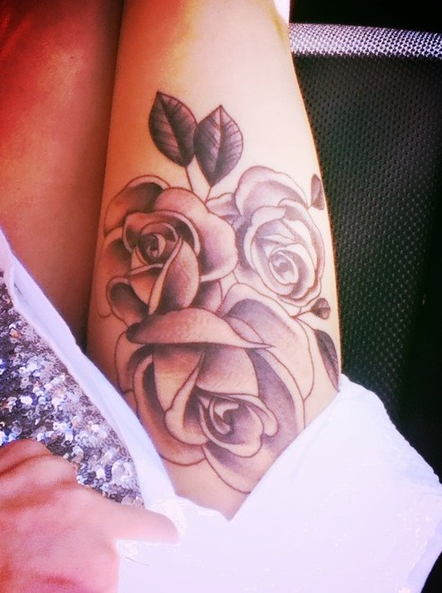 Skull And Roses Tattoo On Thigh