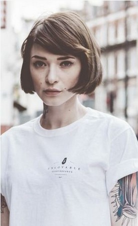 Side Parted Short Bob Haircut with Blunt Bangs