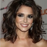 The Deep Parted Shoulder Length Hairstyle for Brown Curly Hair