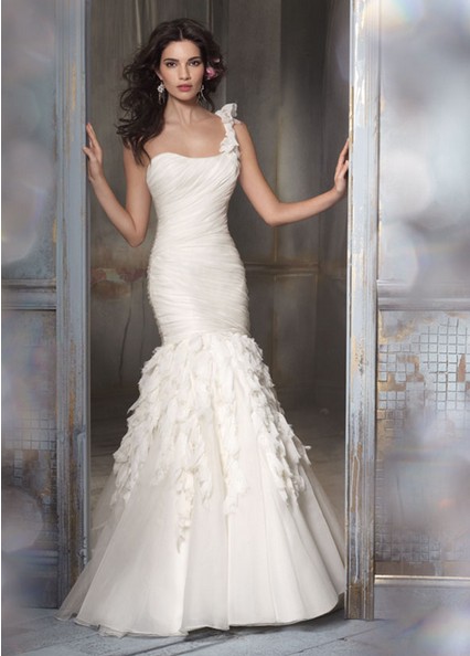 The Gorgeous Flared One-shoulder Fishtail Wedding Dresses with Layers and Ruffles
