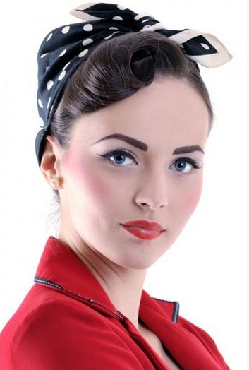 The Vintage Pin Up Hairstyle with a Headband for Brunette Hair