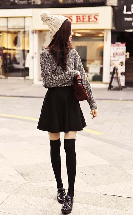 Classic black skirt outfit idea for spring summer, loose sweater with little flared black skirt