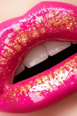 Creative Lips Makeup: Rosy and Gold Lips