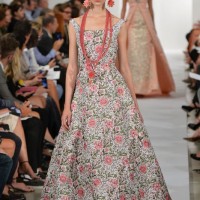 Oscar de la Renta floral rise-fall hemline gown - 8 Stunning dresses we are most expected in 2014