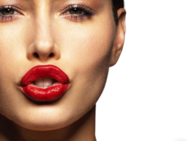 Alluring Red Lip Makeup