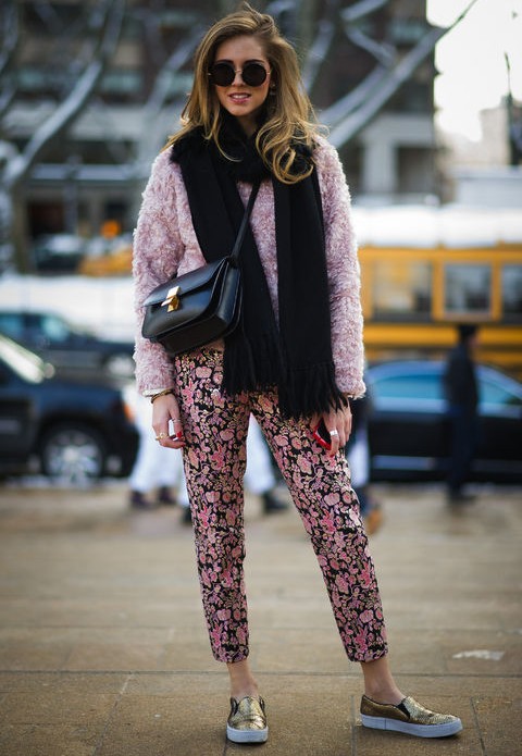 A Trendy Weekend Outfit Idea in Pink with Floral Print Pants