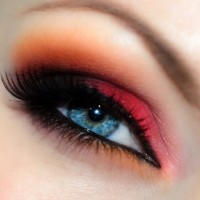 Best Eye Makeup Ideas for Blue Eyes: Red and Orange