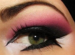 Best Eye Makeup Ideas for Green Eyes: Blended Pink and Plum