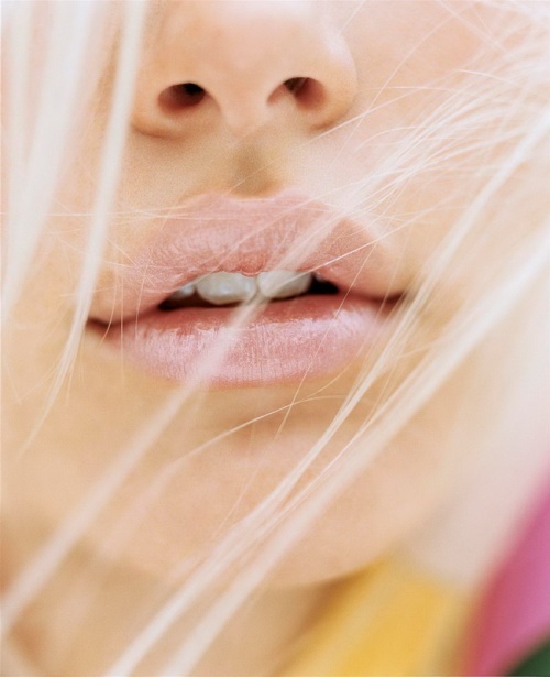Shimmer Makeup Tutorials: Subtle Shimmering Lips