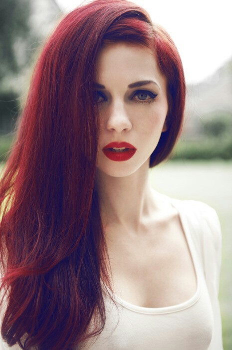 Best Hairstyles for Red Hair: Fluffy Straight Tresses