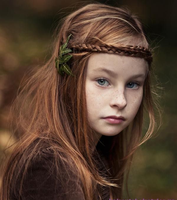 Braided Headband Hairstyle for Your Daughter