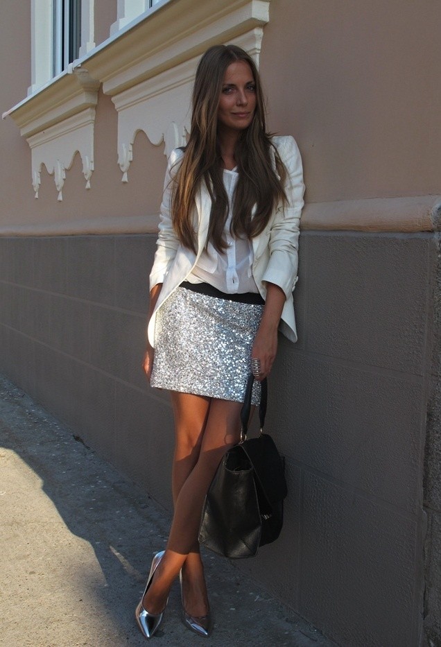 All White Combination Ideas for Stylish Spring Looks: Floral Silver Skirt