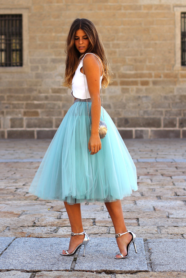 25 Trendy Midi Skirts Outfits - Pretty Designs