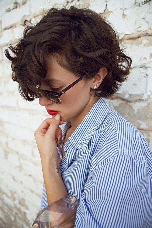 Cool Short Curly Hairstyle for Women