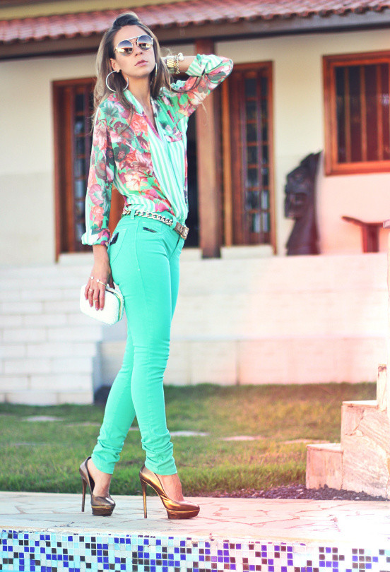 Floral Blouse Outfit Idea for Spring