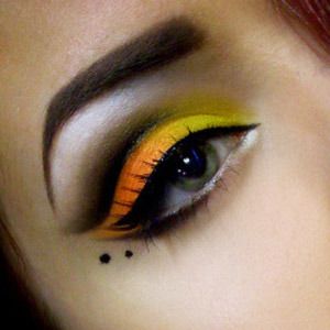 Orange Eye Makeup Ideas: Bold Black Liners