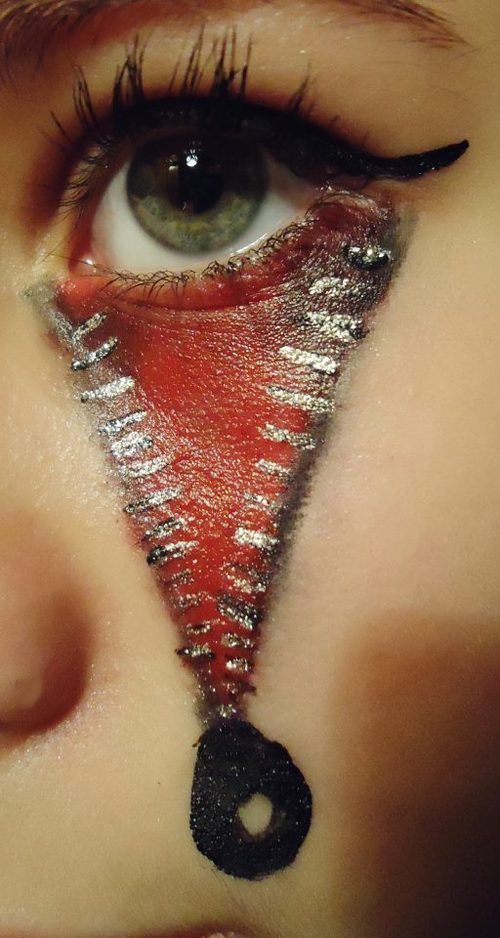 Bloody Eyes for Vampire MakeUp Ideas via