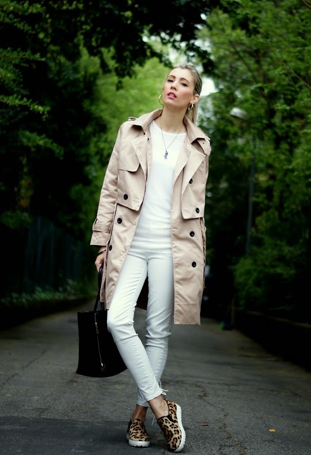 Beige Trench Coat Outfit Idea with Sneakers