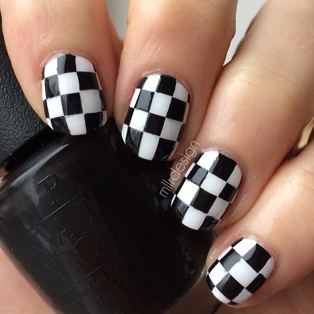 Checker Pattern Nails