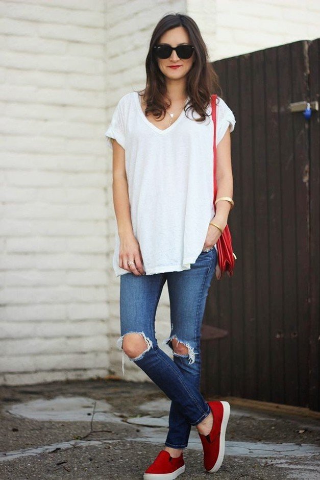 Loose White Tee Outfit Idea with Ripped Jeans