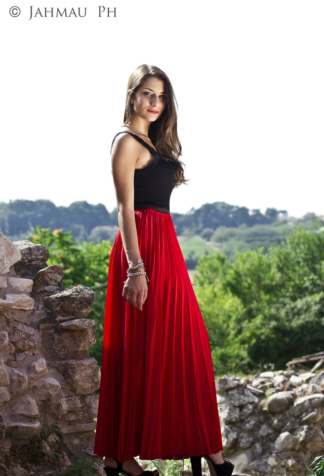 Red Maxi Pleated Skirt Outfit Idea