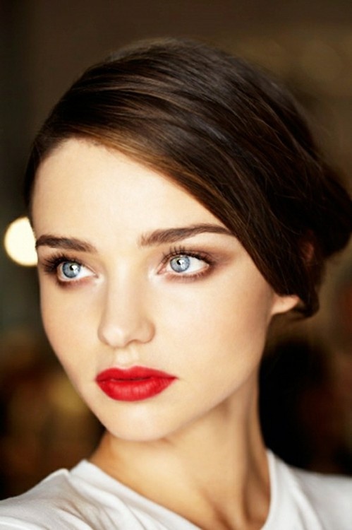 Romantic Makeup Idea with Red Lips