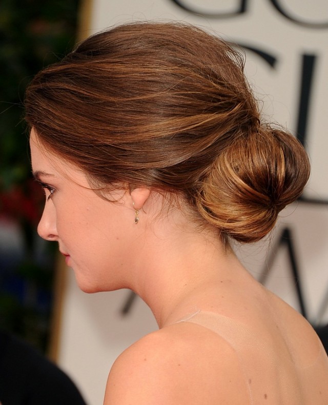 15 Pretty Low Bun Hairstyles for Summer - Pretty Designs