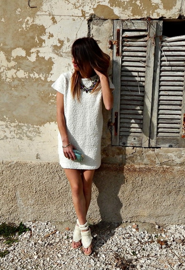Simple and Sassy White Dress Outfit Idea