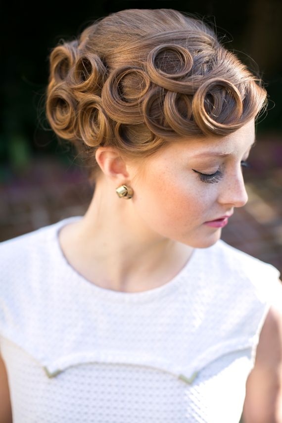Hairstyles: Vintage Updo for Every Girl - Pretty Designs