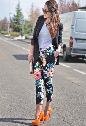 Floral Outfit Idea with Colored Pumps