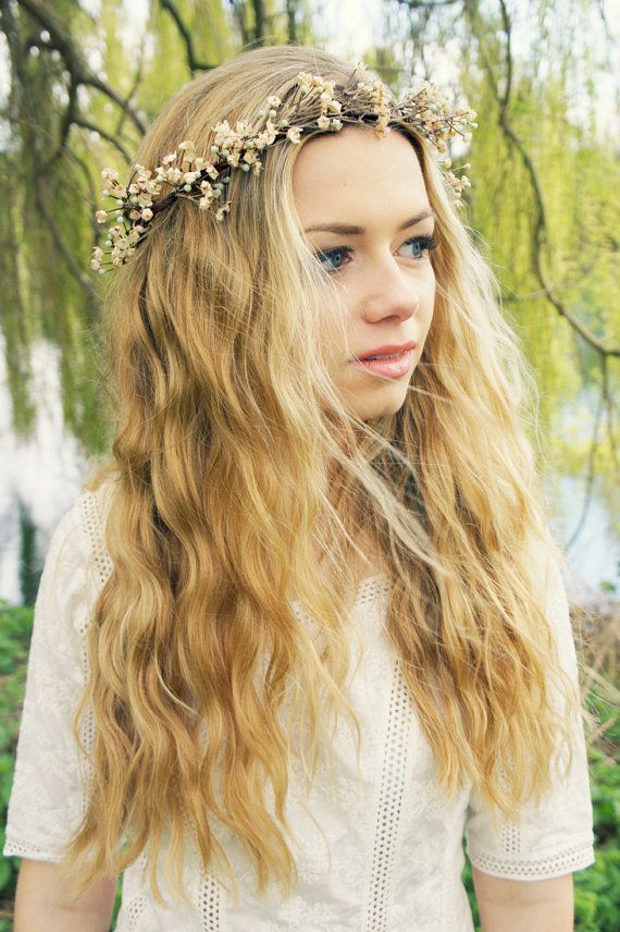 Flower Crown for a Pretty Holiday Look