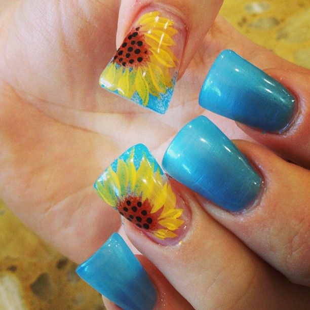 Pretty Sunflower Nails