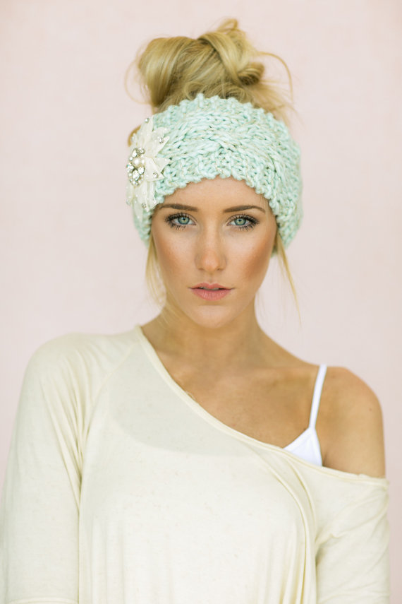 Pretty Updo Hairstyle with Knitted Headband