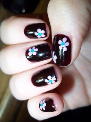 Put Flowers on Your Nails