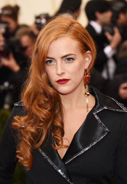 Riley Keough Side-swept Hairstyle