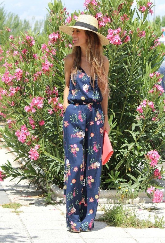 Stylish Floral Jumpsuit with a Hat