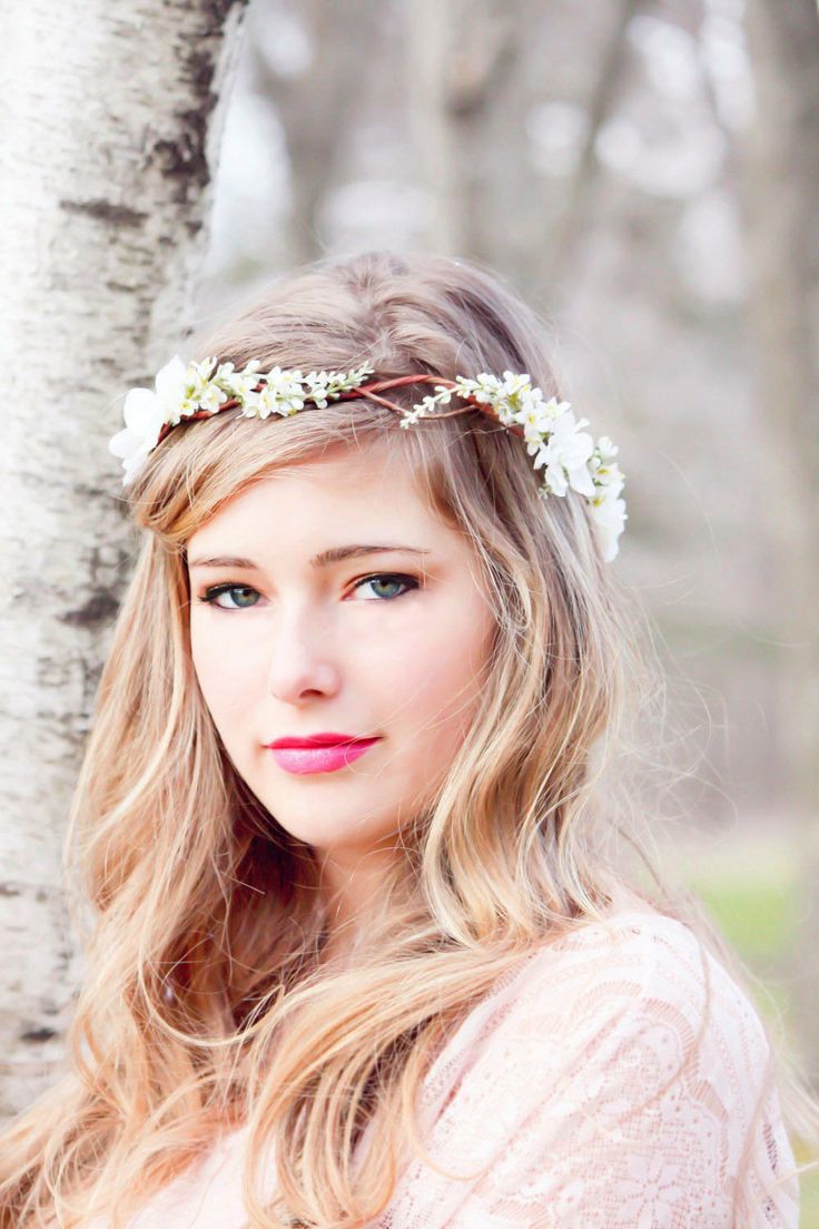 Thin Flower Crown for a Sweet Bridal Look