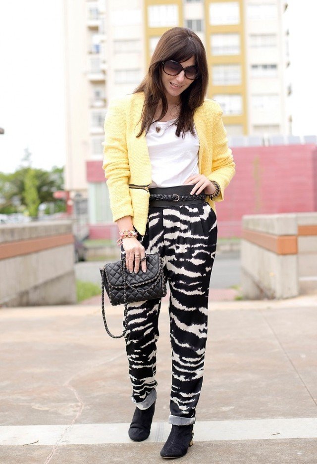 Animal Printed Baggy Pants Outfit Idea