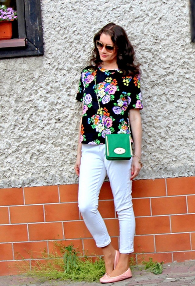 Beautiful Summer Outfit Idea with White Jeans