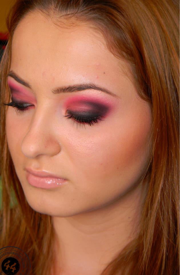 Bright Pink Smokey Eye Makeup Look